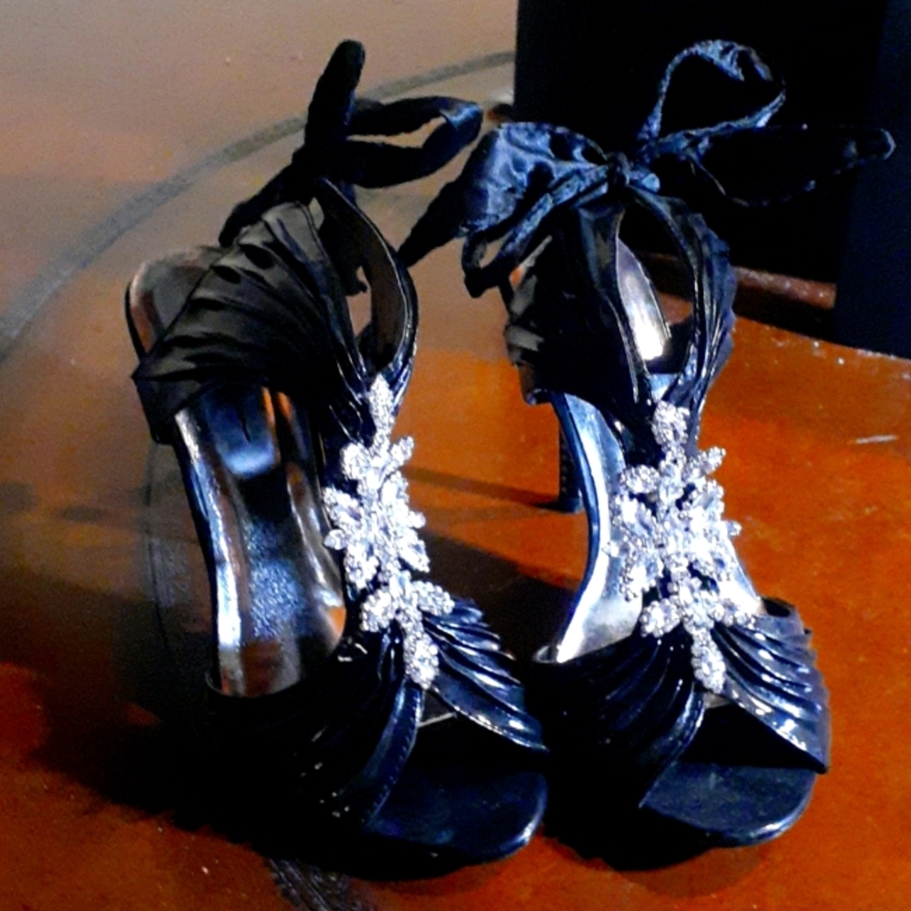 Stunning black and rhinestones heels size 7